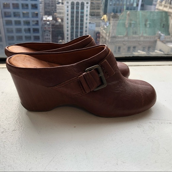 Kenneth Cole Shoes - Gentle Souls Clogs Soft Brown Size 7.5